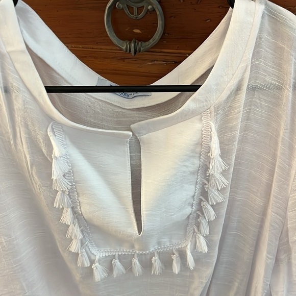 NWOT Elsie And Zoey Women’s White Swim Coverup Top Size L/XL - Picture 2 of 8